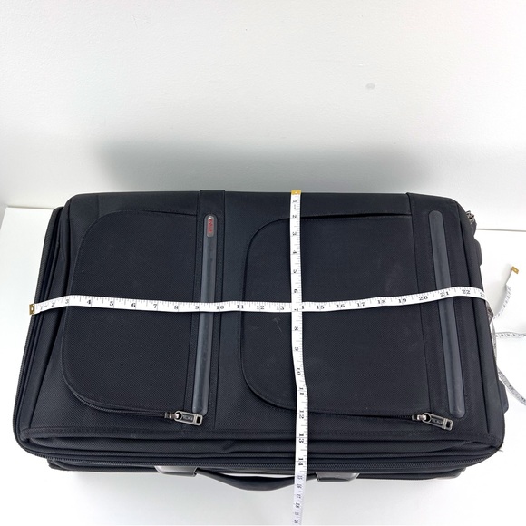 TUMI BLK UPRIGHT ROLLING EXPANDABLE +GARMENT SLEEVE #22034D4-CARRYON - Picture 15 of 16